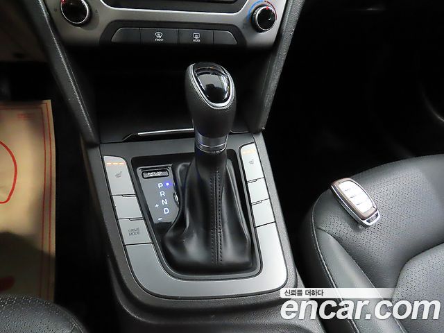 Hyundai AVANTE 2018 — photo 16