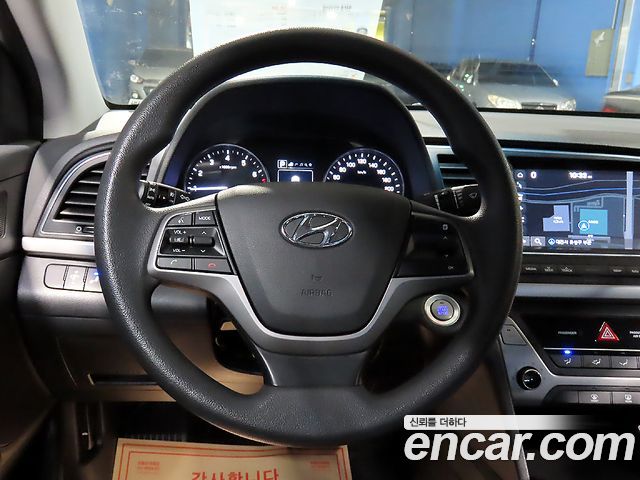 Hyundai AVANTE 2018 — photo 18