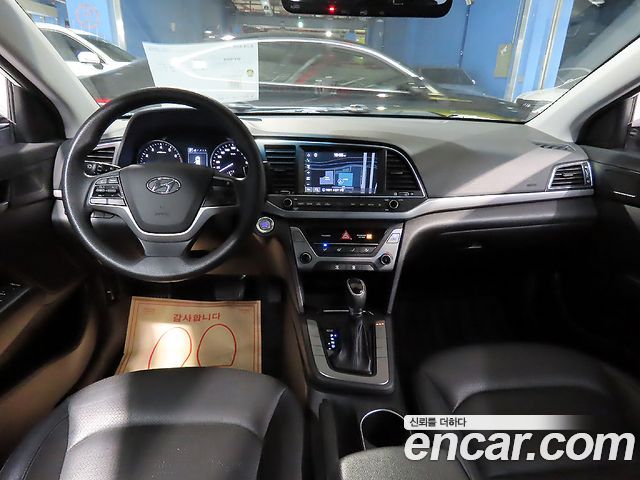 Hyundai AVANTE 2018 — photo 19