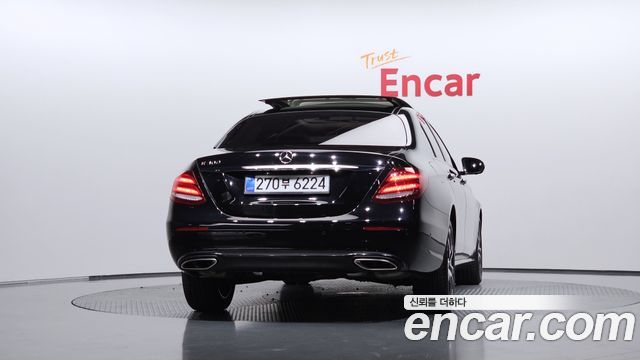Mercedes-Benz E-Class 2017 — photo 4