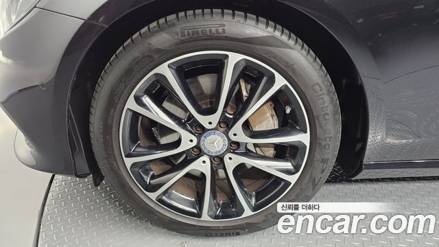 Mercedes-Benz E-Class 2017 — photo 5