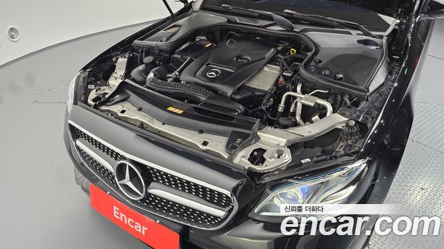 Mercedes-Benz E-Class 2017 — photo 6