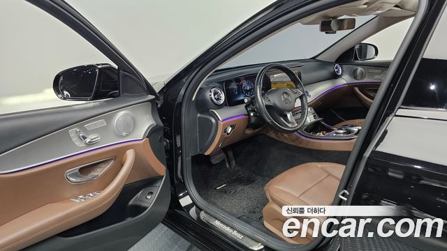 Mercedes-Benz E-Class 2017 — photo 13