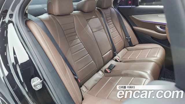 Mercedes-Benz E-Class 2017 — photo 17