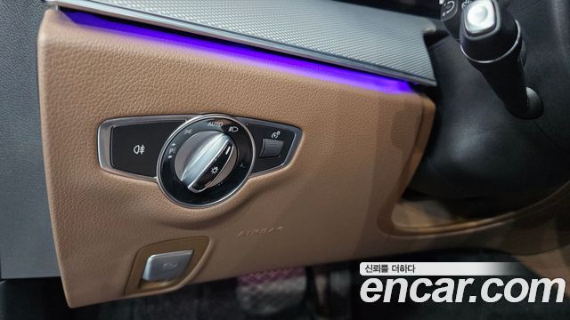 Mercedes-Benz E-Class 2017 — photo 20