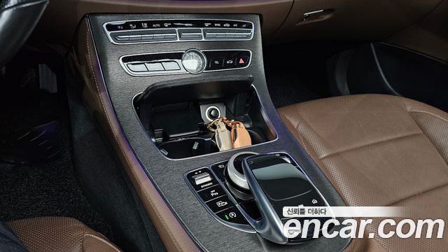 Mercedes-Benz E-Class 2017 — photo 25