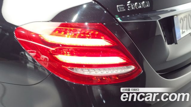 Mercedes-Benz E-Class 2017 — photo 9
