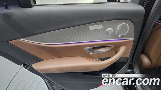 Mercedes-Benz E-Class 2017 — photo 15