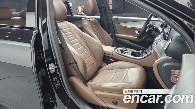 Mercedes-Benz E-Class 2017 — photo 16