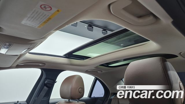 Mercedes-Benz E-Class 2017 — photo 28