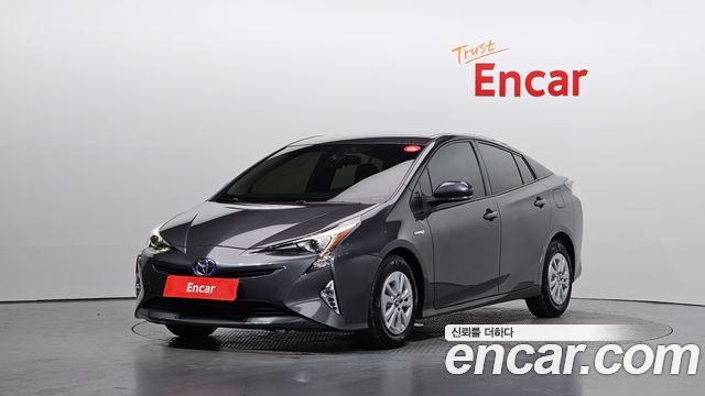 Toyota Prius 2017 — photo 1