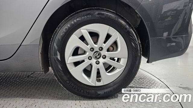 Toyota Prius 2017 — photo 5