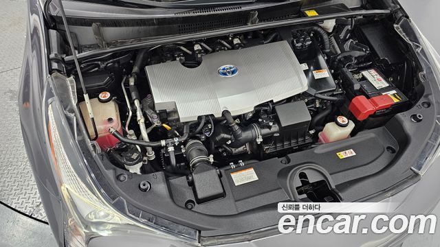 Toyota Prius 2017 — photo 6