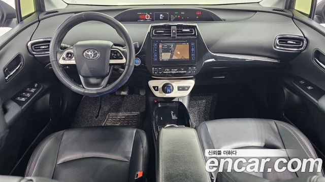 Toyota Prius 2017 — photo 7