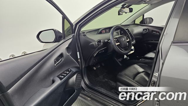 Toyota Prius 2017 — photo 10