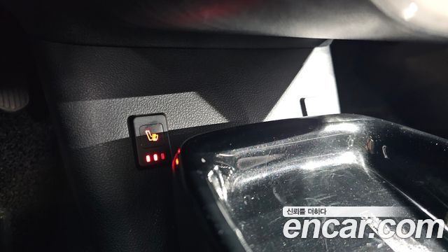 Toyota Prius 2017 — photo 12