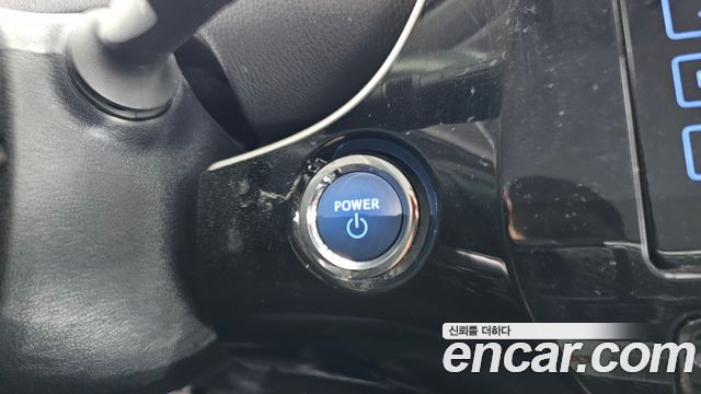 Toyota Prius 2017 — photo 13