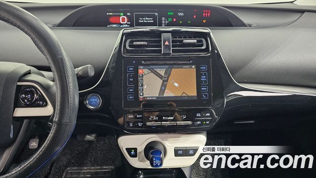 Toyota Prius 2017 — photo 15