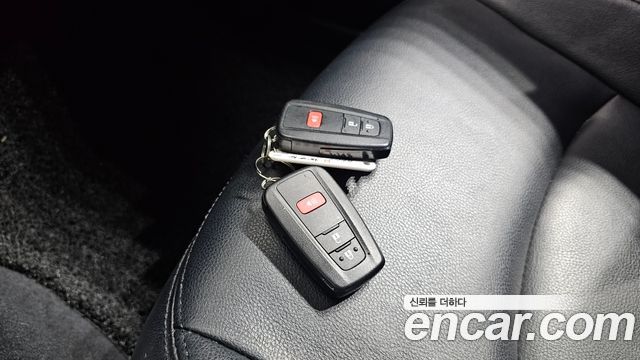 Toyota Prius 2017 — photo 18