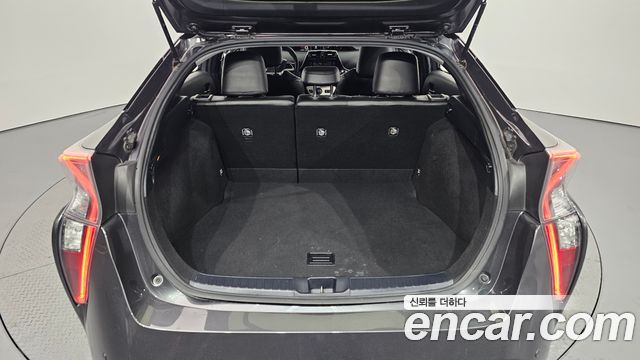 Toyota Prius 2017 — photo 19