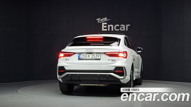 Audi Q3 2024 — photo 4