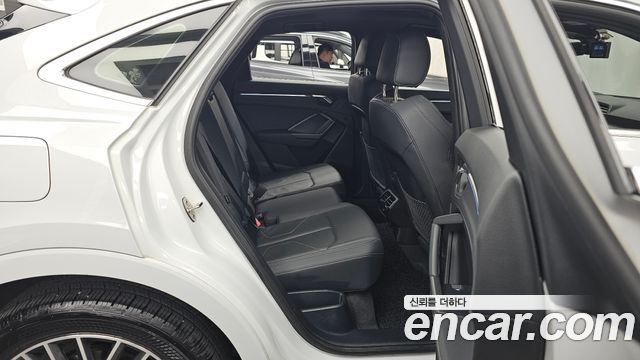 Audi Q3 2024 — photo 18