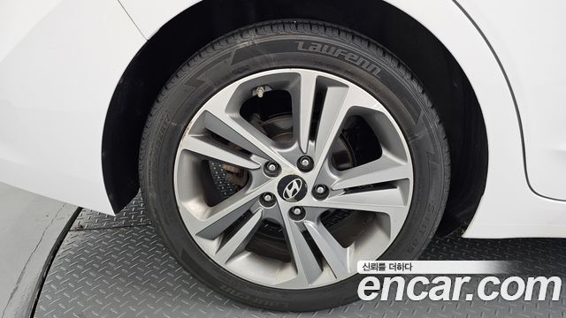 Hyundai AVANTE 2018 — photo 5