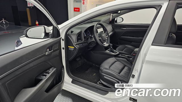 Hyundai AVANTE 2018 — photo 10