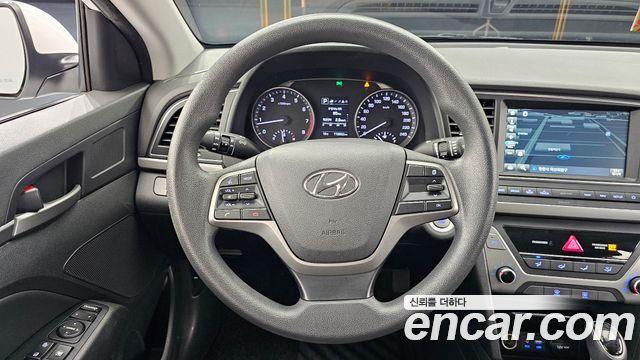 Hyundai AVANTE 2018 — photo 13