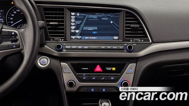 Hyundai AVANTE 2018 — photo 14