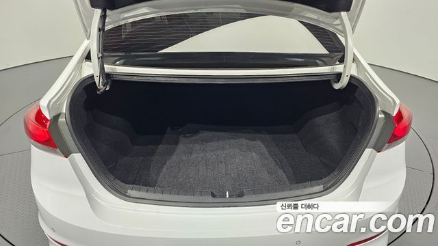 Hyundai AVANTE 2018 — photo 20