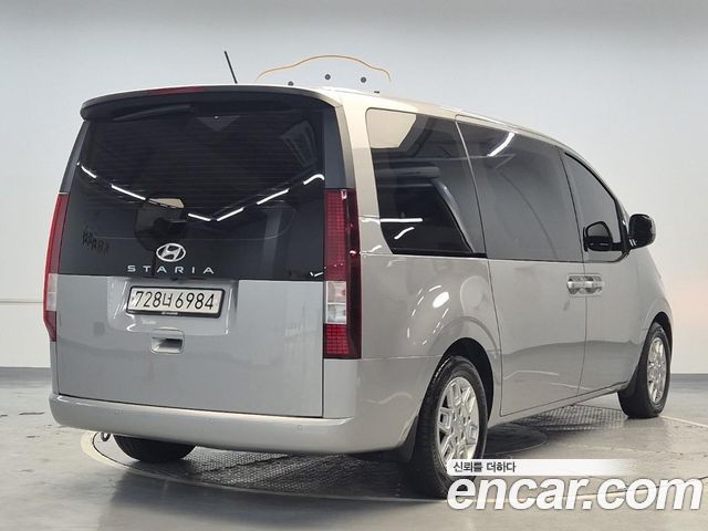 Hyundai Staria 2022 — photo 3