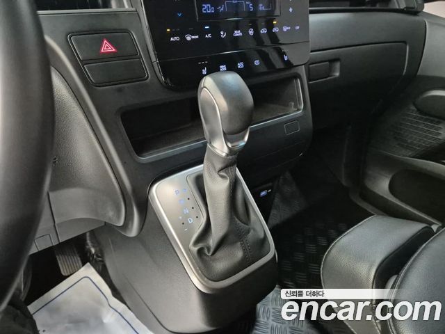 Hyundai Staria 2022 — photo 8