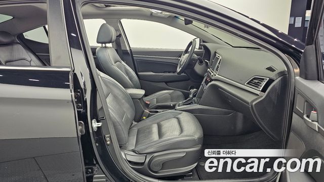 Hyundai AVANTE 2016 — photo 11