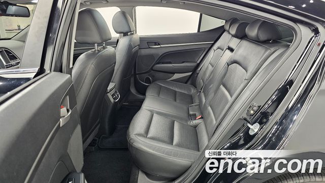 Hyundai AVANTE 2016 — photo 12