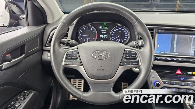 Hyundai AVANTE 2016 — photo 13