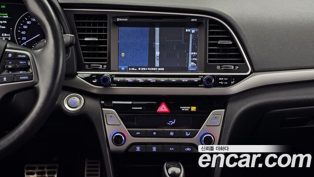 Hyundai AVANTE 2016 — photo 14