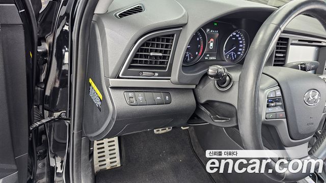 Hyundai AVANTE 2016 — photo 17