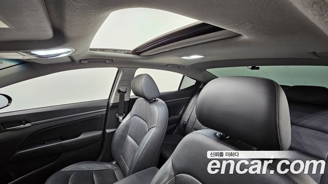 Hyundai AVANTE 2016 — photo 19