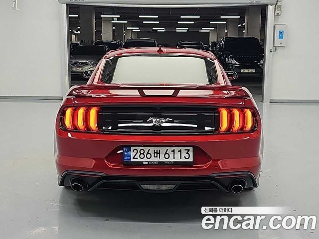 Ford Mustang 2022 — photo 3