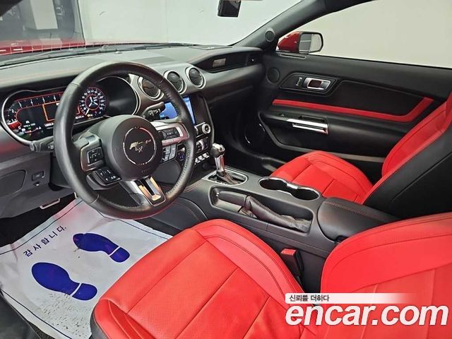 Ford Mustang 2022 — photo 7