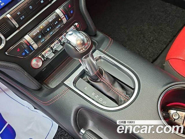 Ford Mustang 2022 — photo 8