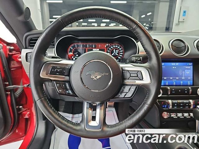 Ford Mustang 2022 — photo 9