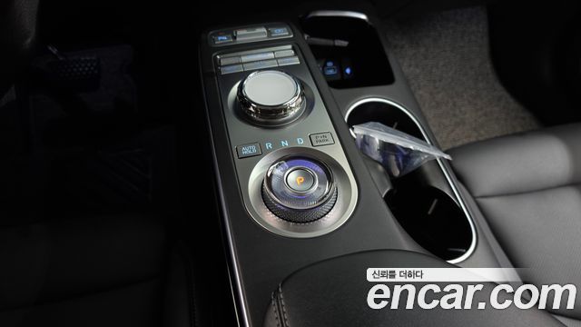 Genesis GV70 2023 — photo 12