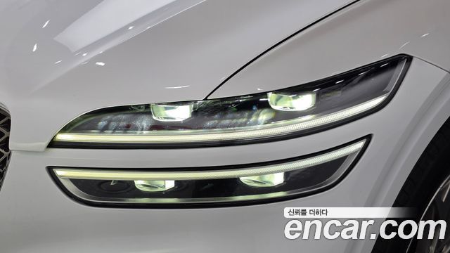 Genesis GV70 2023 — photo 8