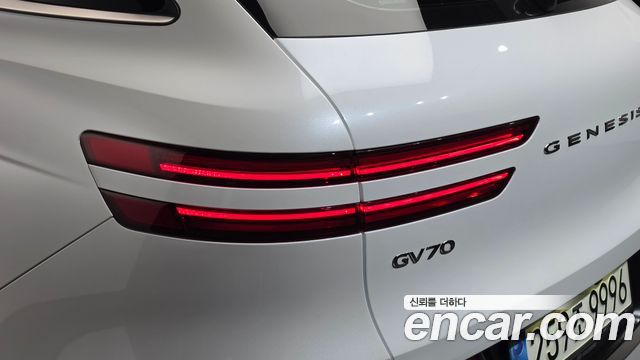 Genesis GV70 2023 — photo 9