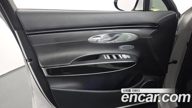 Genesis GV70 2023 — photo 14