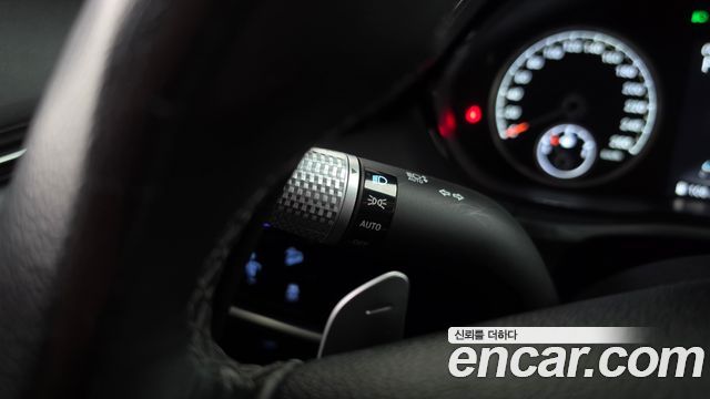 Genesis GV70 2023 — photo 28