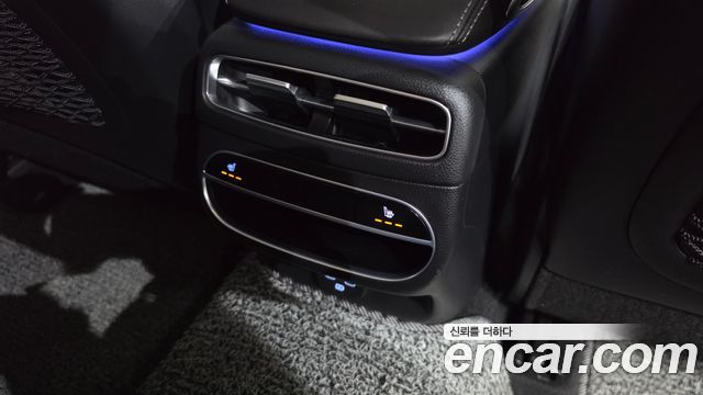 Genesis GV70 2023 — photo 31