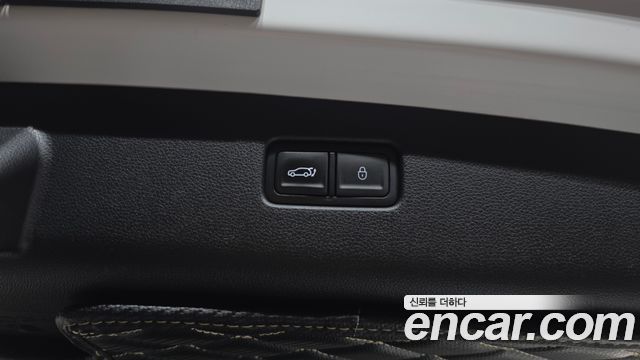 Genesis GV70 2023 — photo 34